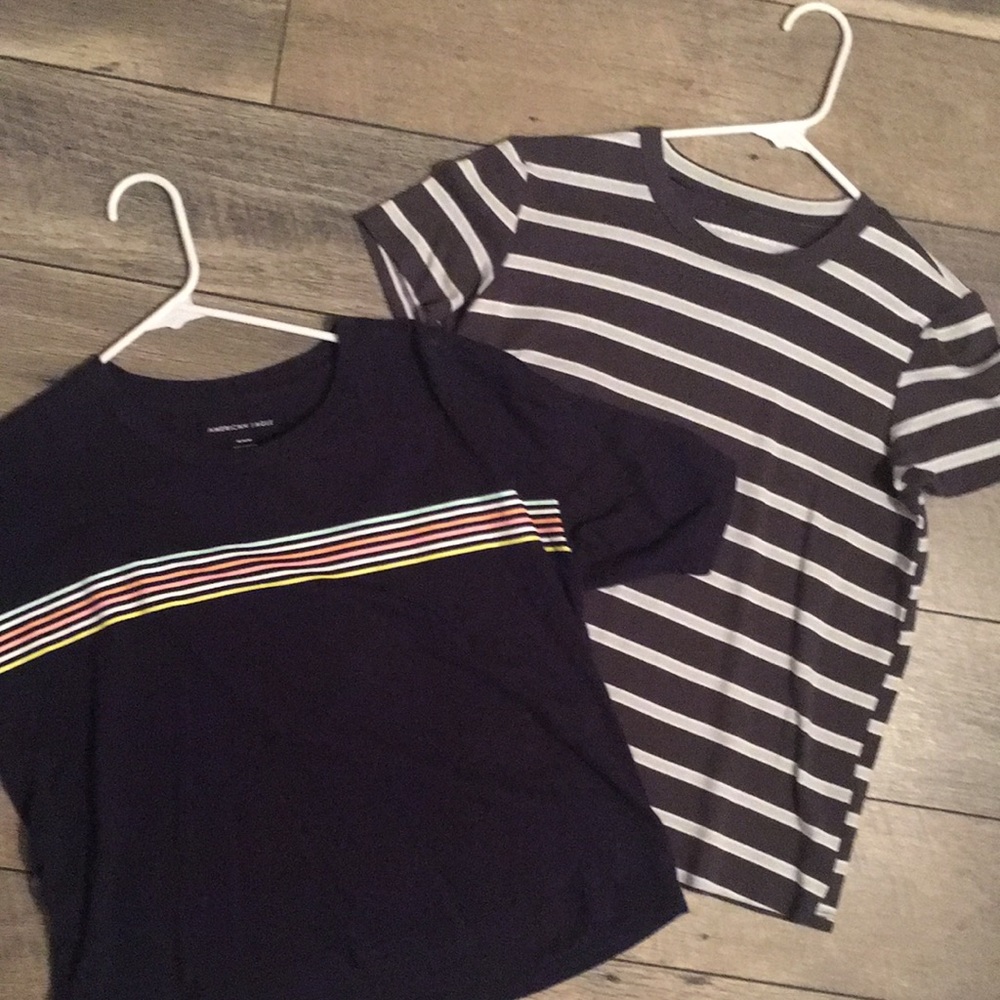 2 Cropped American eagle t-shirts